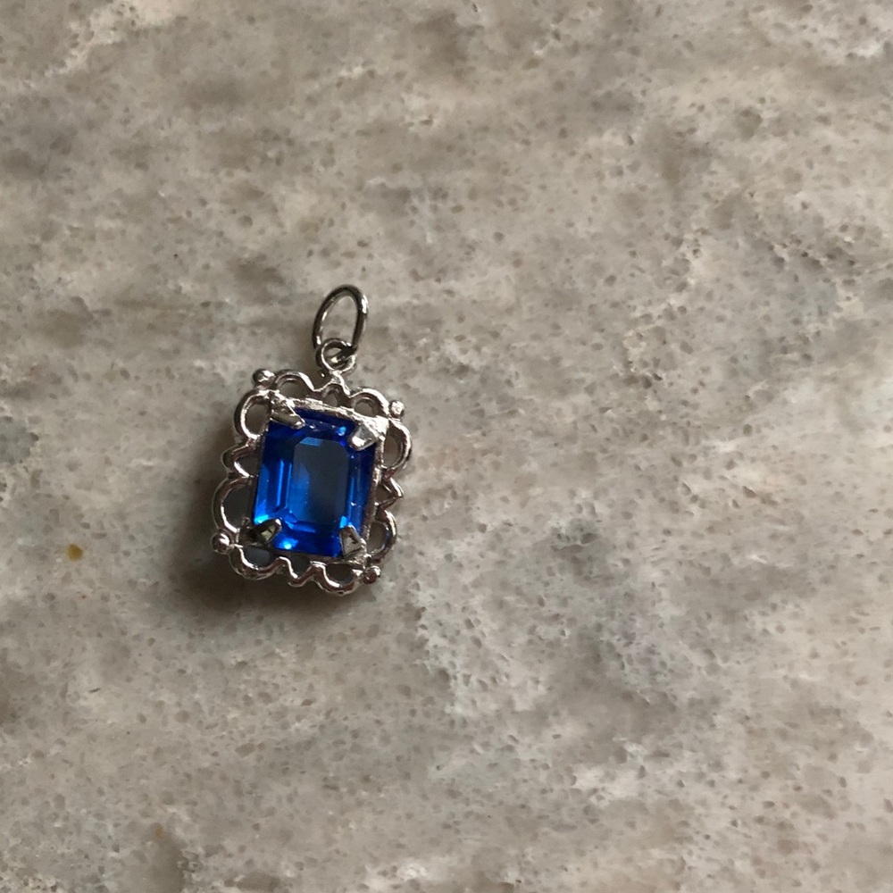 Elegant Silver and Blue Pendant Necklace